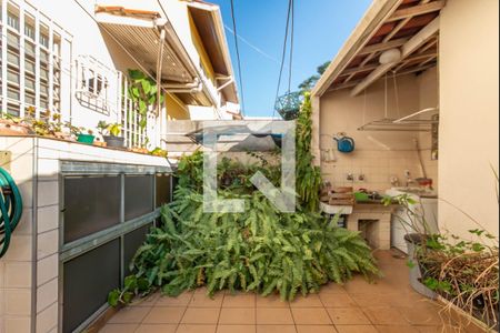 Casa à venda com 150m², 3 quartos e 2 vagas Casa à venda com 150m², 3 quartos e 2 vagasQuintal