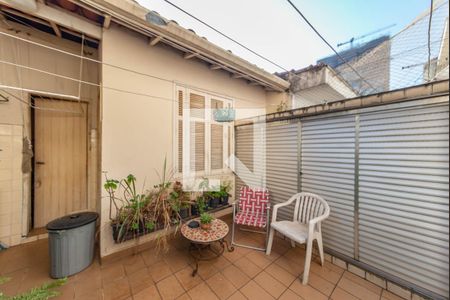 Casa à venda com 150m², 3 quartos e 2 vagas Casa à venda com 150m², 3 quartos e 2 vagasQuintal