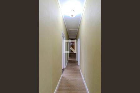 Casa à venda com 300m², 3 quartos e 2 vagasCorredor 