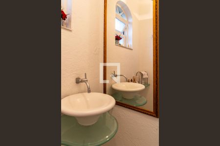 Casa à venda com 300m², 3 quartos e 2 vagasLavabo