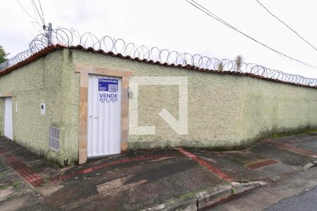 Casa à venda com 150m², 3 quartos e 2 vagasFachada