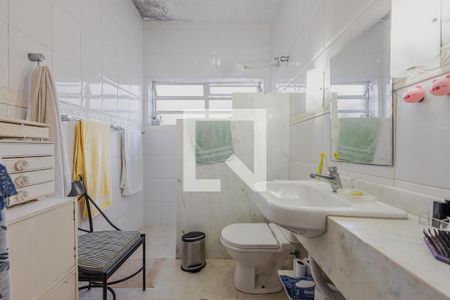 Casa à venda com 378m², 5 quartos e 2 vagasBanheiro da Suíte 2