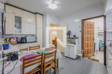 Casa à venda com 378m², 5 quartos e 2 vagasCozinha