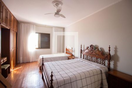 Casa à venda com 499m², 4 quartos e 6 vagas Casa à venda com 499m², 4 quartos e 6 vagasSuíte