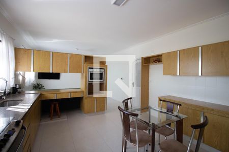 Casa à venda com 499m², 4 quartos e 6 vagas Casa à venda com 499m², 4 quartos e 6 vagasCozinha