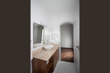 Casa à venda com 499m², 4 quartos e 6 vagas Casa à venda com 499m², 4 quartos e 6 vagasBanheiro 2