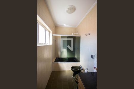 Casa à venda com 499m², 4 quartos e 6 vagas Casa à venda com 499m², 4 quartos e 6 vagasBanheiro da Suíte