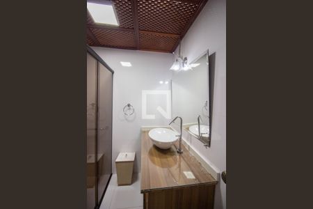 Casa à venda com 499m², 4 quartos e 6 vagas Casa à venda com 499m², 4 quartos e 6 vagasBanheiro 1