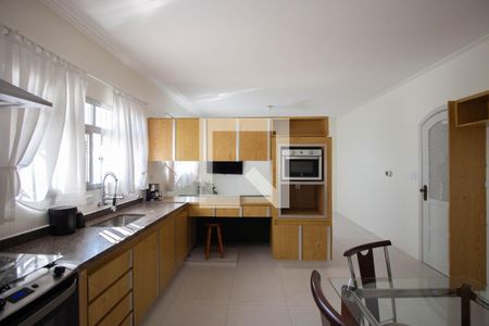 Casa à venda com 499m², 4 quartos e 6 vagas Casa à venda com 499m², 4 quartos e 6 vagasCozinha