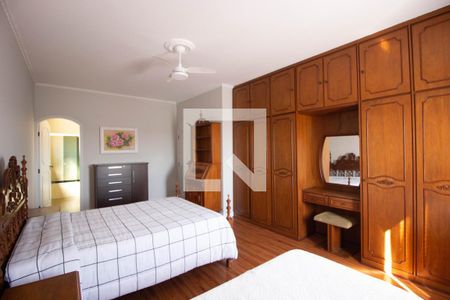 Casa à venda com 499m², 4 quartos e 6 vagas Casa à venda com 499m², 4 quartos e 6 vagasSuíte