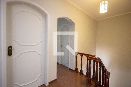 Casa à venda com 499m², 4 quartos e 6 vagas Casa à venda com 499m², 4 quartos e 6 vagasEscada