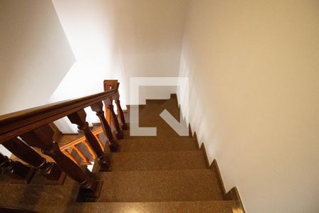 Casa à venda com 499m², 4 quartos e 6 vagas Casa à venda com 499m², 4 quartos e 6 vagasEscada