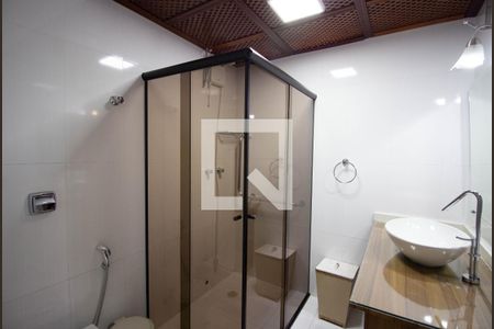 Casa à venda com 499m², 4 quartos e 6 vagas Casa à venda com 499m², 4 quartos e 6 vagasBanheiro 1