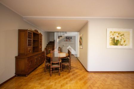 Casa à venda com 499m², 4 quartos e 6 vagas Casa à venda com 499m², 4 quartos e 6 vagasSala