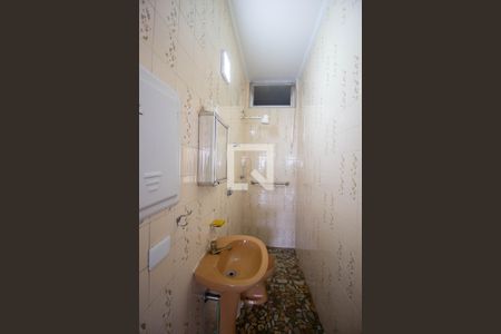 Casa à venda com 499m², 4 quartos e 6 vagas Casa à venda com 499m², 4 quartos e 6 vagasBanheiro de Serviço