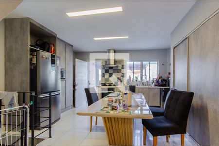 Casa à venda com 300m², 5 quartos e 1 vaga Casa à venda com 300m², 5 quartos e 1 vagaCozinha