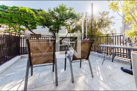 Casa à venda com 300m², 5 quartos e 1 vaga Casa à venda com 300m², 5 quartos e 1 vagaVaranda da Suíte 1