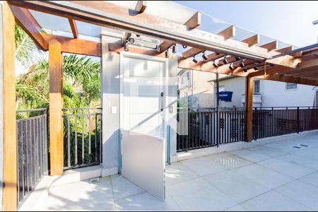 Casa à venda com 300m², 5 quartos e 1 vaga Casa à venda com 300m², 5 quartos e 1 vagaTerraço - Elevador