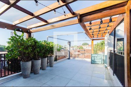 Casa à venda com 300m², 5 quartos e 1 vaga Casa à venda com 300m², 5 quartos e 1 vagaTerraço