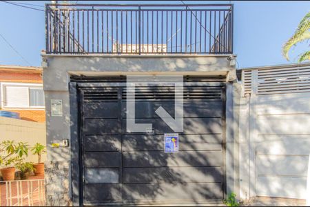 Casa à venda com 300m², 5 quartos e 1 vaga Casa à venda com 300m², 5 quartos e 1 vagaFachada