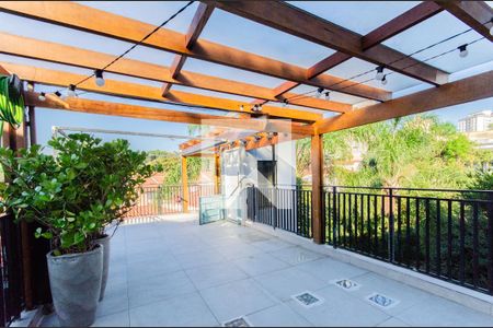 Casa à venda com 300m², 5 quartos e 1 vaga Casa à venda com 300m², 5 quartos e 1 vagaTerraço