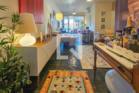 Sala de apartamento para alugar com 3 quartos, 90m² em Jardim Belmar, Guarujá