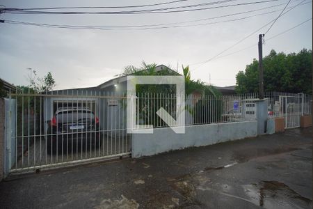 Casa à venda com 300m², 2 quartos e 3 vagas Casa à venda com 300m², 2 quartos e 3 vagasFachada