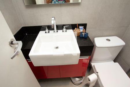 Apartamento à venda com 74m², 2 quartos e 1 vaga Apartamento à venda com 74m², 2 quartos e 1 vagaBanheiro