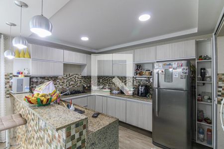 Casa à venda com 350m², 4 quartos e 2 vagas Casa à venda com 350m², 4 quartos e 2 vagasCozinha e Área de Serviço