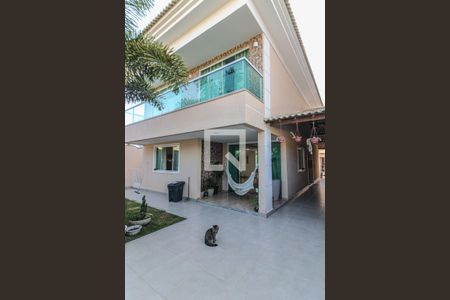 Casa à venda com 350m², 4 quartos e 2 vagas Casa à venda com 350m², 4 quartos e 2 vagasÁrea externa