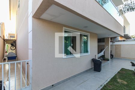 Casa à venda com 350m², 4 quartos e 2 vagas Casa à venda com 350m², 4 quartos e 2 vagasÁrea externa