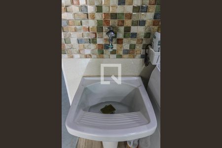 Casa à venda com 350m², 4 quartos e 2 vagas Casa à venda com 350m², 4 quartos e 2 vagasCozinha e Área de Serviço