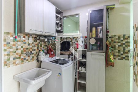 Casa à venda com 350m², 4 quartos e 2 vagas Casa à venda com 350m², 4 quartos e 2 vagasCozinha e Área de Serviço