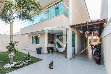Casa à venda com 350m², 4 quartos e 2 vagas Casa à venda com 350m², 4 quartos e 2 vagasÁrea externa