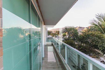 Casa à venda com 350m², 4 quartos e 2 vagas Casa à venda com 350m², 4 quartos e 2 vagasVaranda suítes 1 e 2