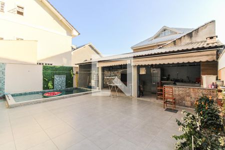 Casa à venda com 350m², 4 quartos e 2 vagas Casa à venda com 350m², 4 quartos e 2 vagasÁrea externa
