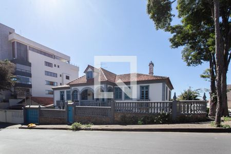 Casa à venda com 447m², 3 quartos e 11 vagasFachada