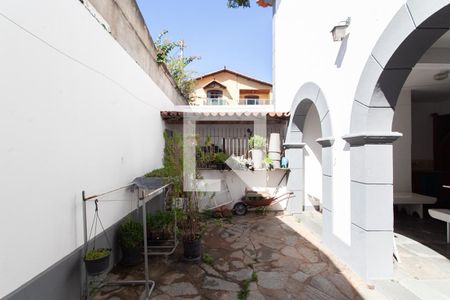 Casa à venda com 447m², 3 quartos e 11 vagasQuintal