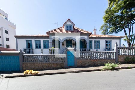 Casa à venda com 447m², 3 quartos e 11 vagasFachada