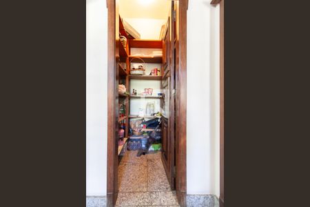 Casa à venda com 447m², 3 quartos e 11 vagasDespensa