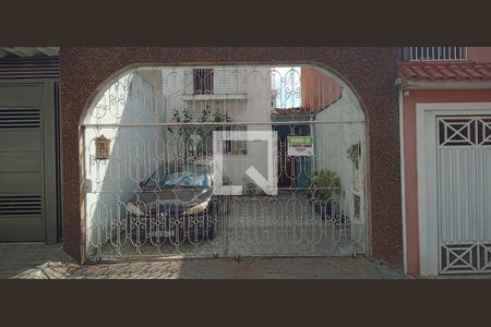 Casa à venda com 230m², 4 quartos e 2 vagas Casa à venda com 230m², 4 quartos e 2 vagasFachada