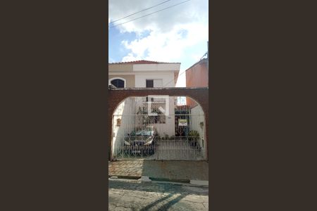 Casa à venda com 230m², 4 quartos e 2 vagas Casa à venda com 230m², 4 quartos e 2 vagasFachada