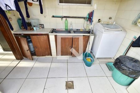 Casa à venda com 300m², 4 quartos e 4 vagasÁrea de Serviço