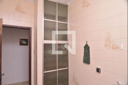 Casa à venda com 216m², 3 quartos e 4 vagasBanheiro 2