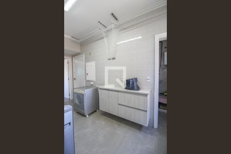 Apartamento para alugar com 213m², 3 quartos e 2 vagas Apartamento para alugar com 213m², 3 quartos e 2 vagasÁrea de Serviço