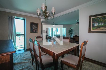 Apartamento para alugar com 213m², 3 quartos e 2 vagas Apartamento para alugar com 213m², 3 quartos e 2 vagasSala de Jantar