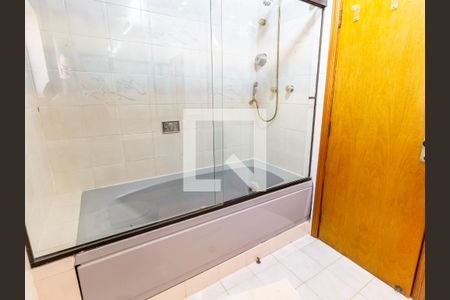 Casa à venda com 385m², 3 quartos e 2 vagas Casa à venda com 385m², 3 quartos e 2 vagasBanheiro