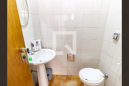 Casa à venda com 385m², 3 quartos e 2 vagas Casa à venda com 385m², 3 quartos e 2 vagasBanheiro de serviço