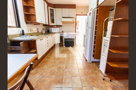 Casa à venda com 385m², 3 quartos e 2 vagas Casa à venda com 385m², 3 quartos e 2 vagasCozinha