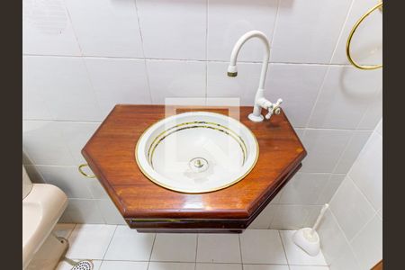 Casa à venda com 385m², 3 quartos e 2 vagas Casa à venda com 385m², 3 quartos e 2 vagasLavabo